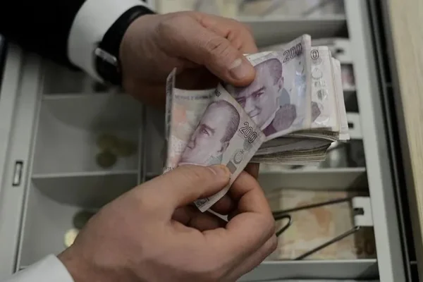 Emekli Bayram İkramiyesi Bugün Hesaplara Yatıyor: Kim, Ne Kadar Alacak?